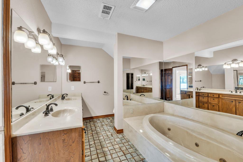 300 Mills Street Smithville TX 78957