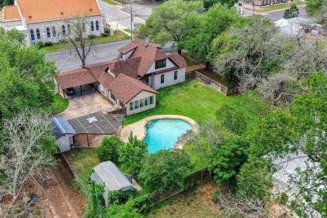 300 Mills Street Smithville TX 78957