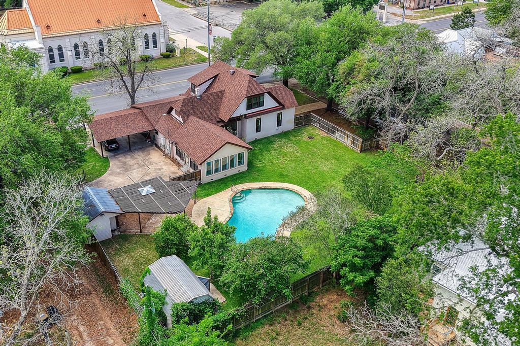 300 Mills Street Smithville TX 78957
