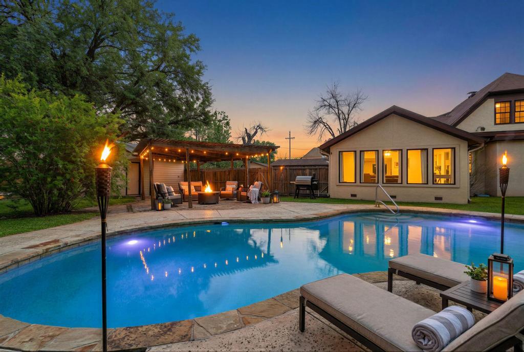 300 Mills Street Smithville TX 78957