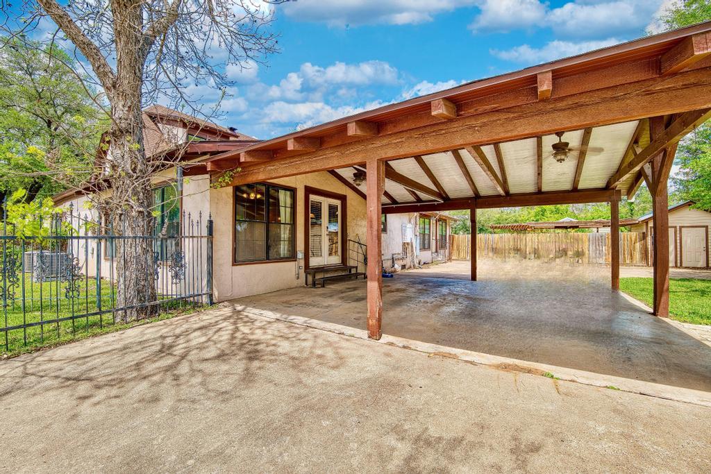 300 Mills Street Smithville TX 78957