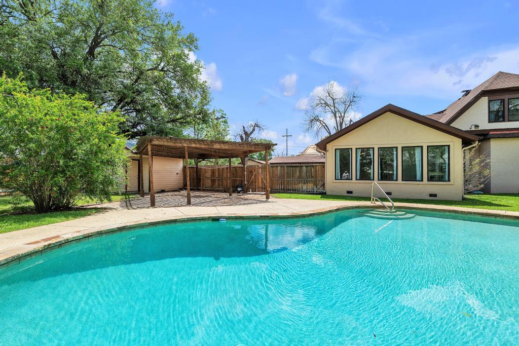 300 Mills Street Smithville TX 78957