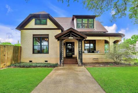300 Mills Street Smithville TX 78957