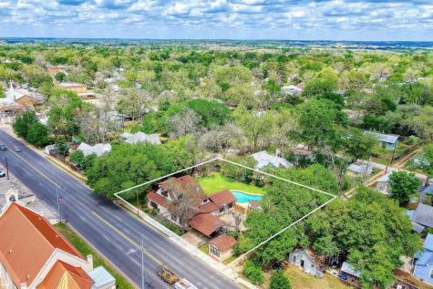 300 Mills Street Smithville TX 78957