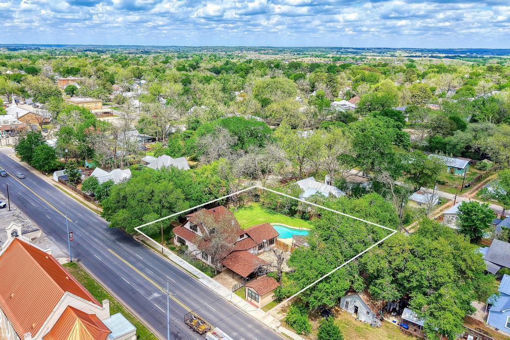 300 Mills Street Smithville TX 78957