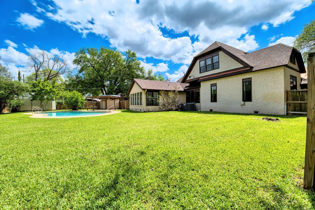300 Mills Street Smithville TX 78957
