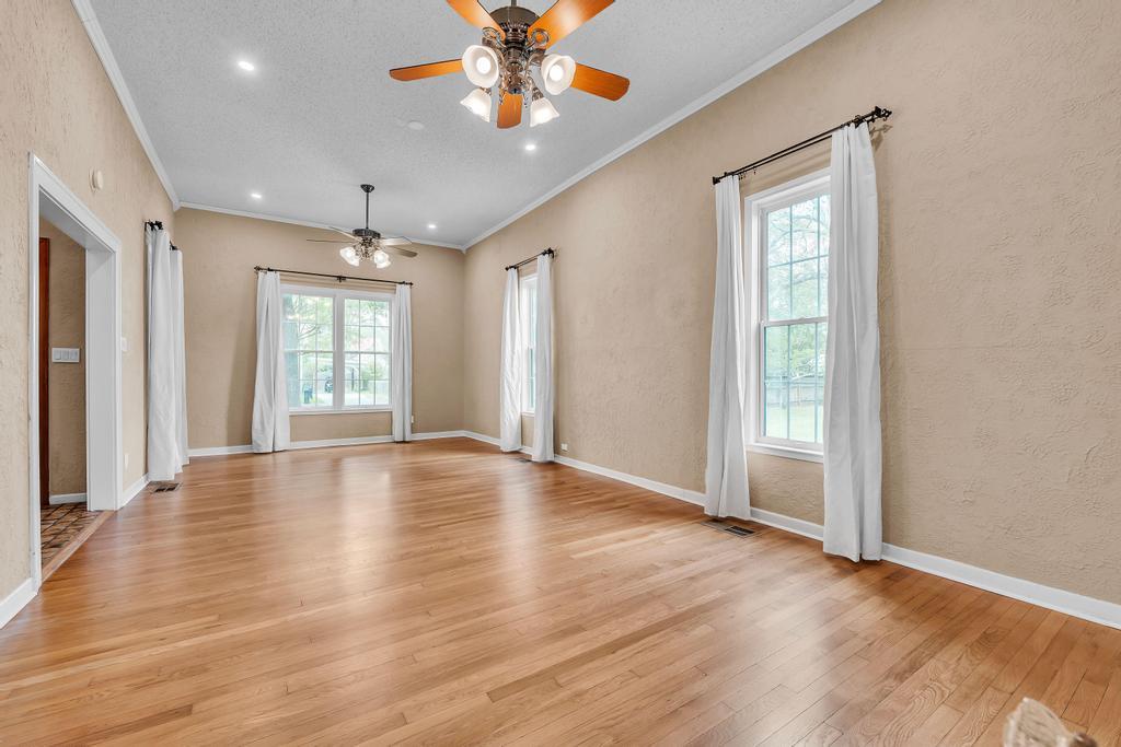 300 Mills Street Smithville TX 78957