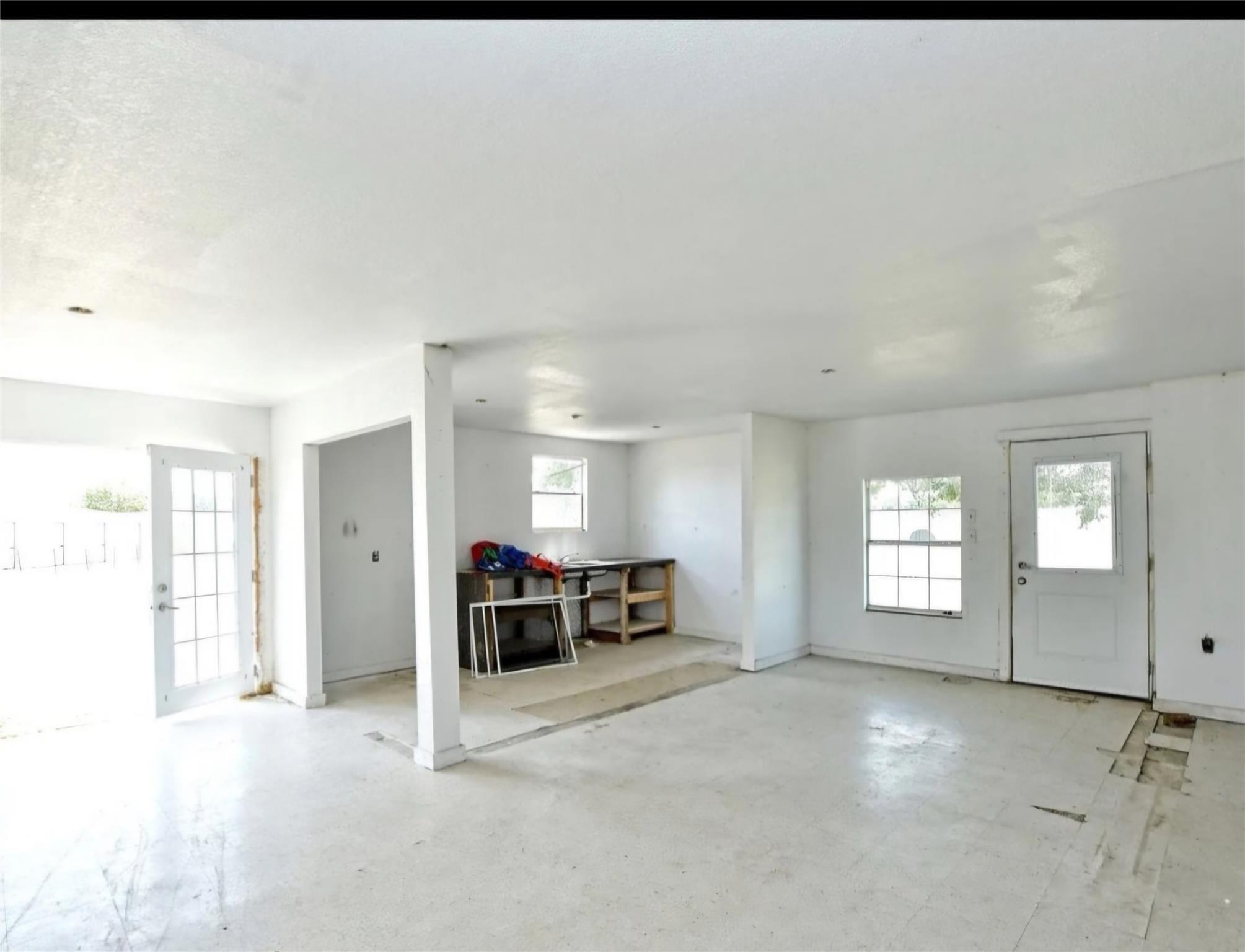 616 S Rockdale Street Lexington TX 78947