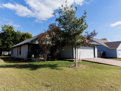 800 Debra Drive Taylor TX 76574
