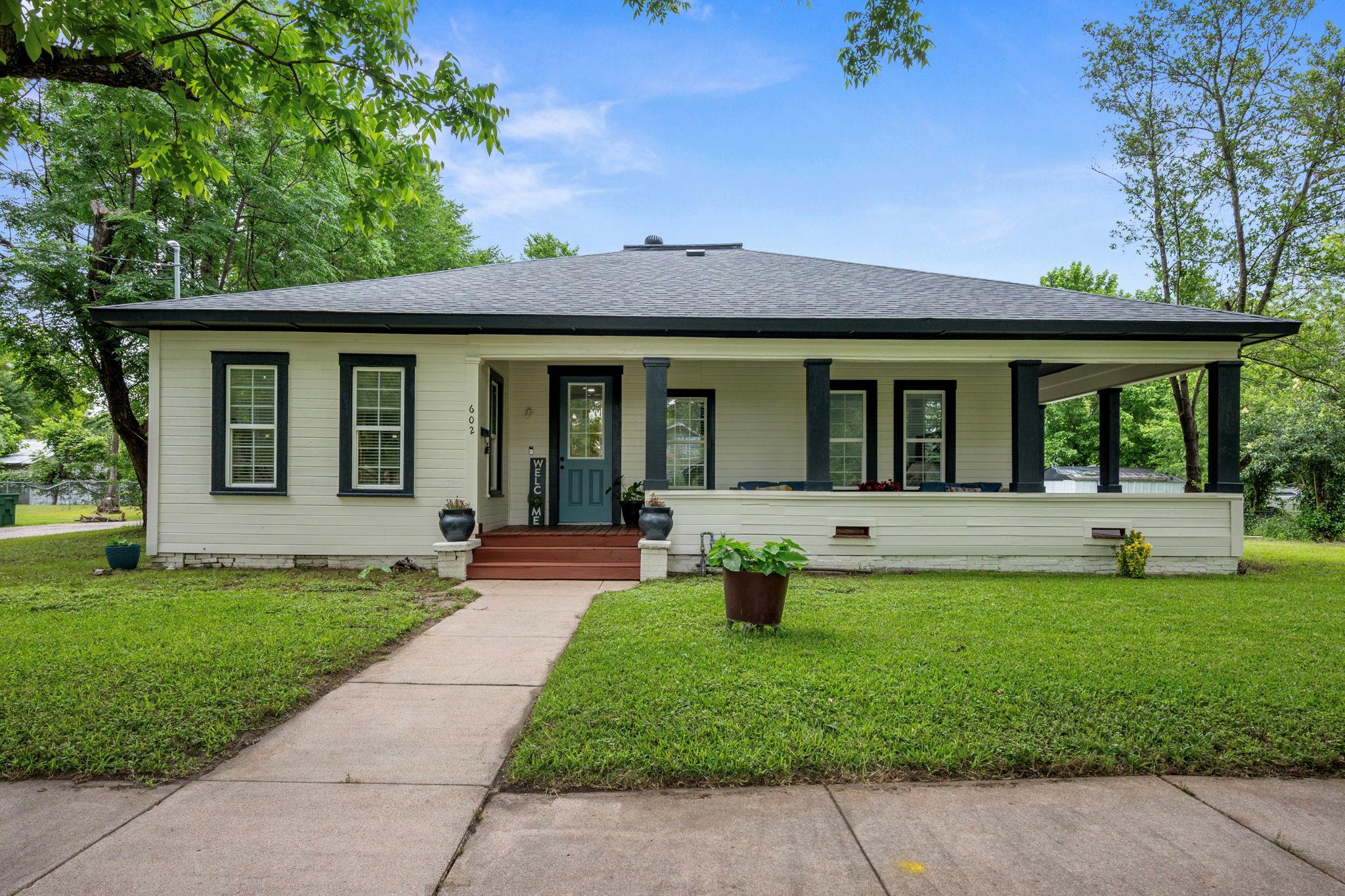 602 E 6th Street Cameron TX 76520