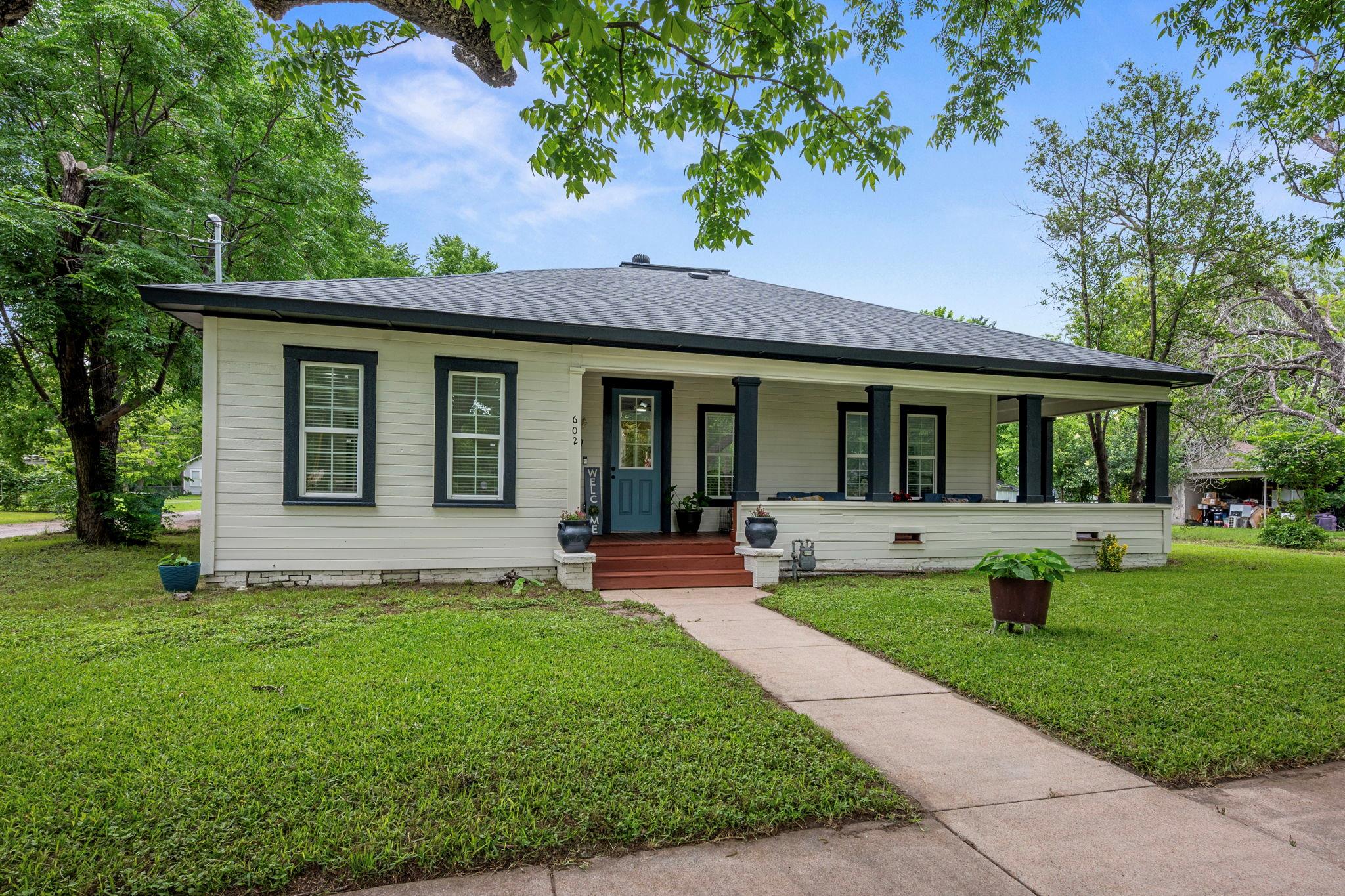 602 E 6th Street Cameron TX 76520