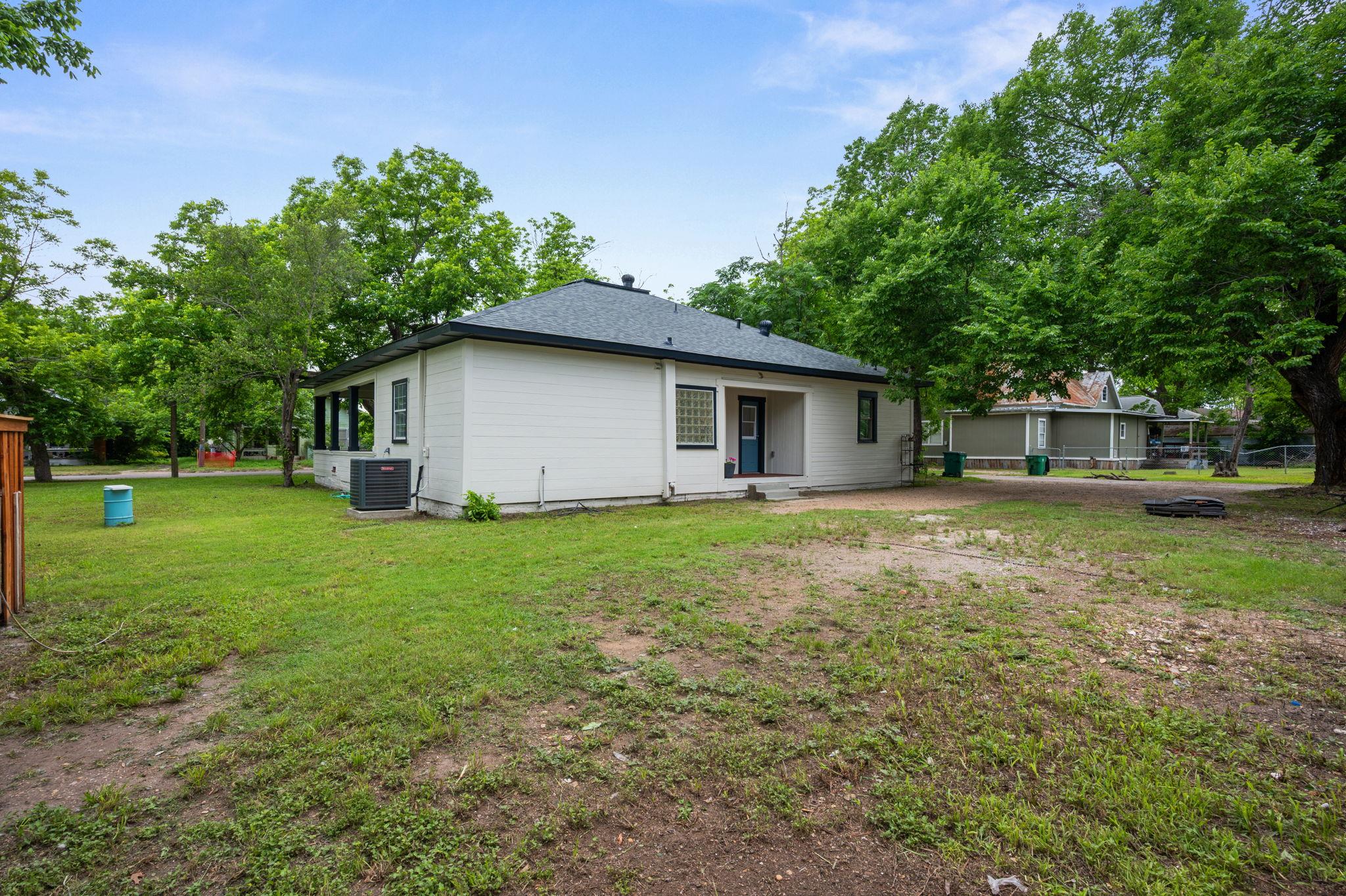 602 E 6th Street Cameron TX 76520