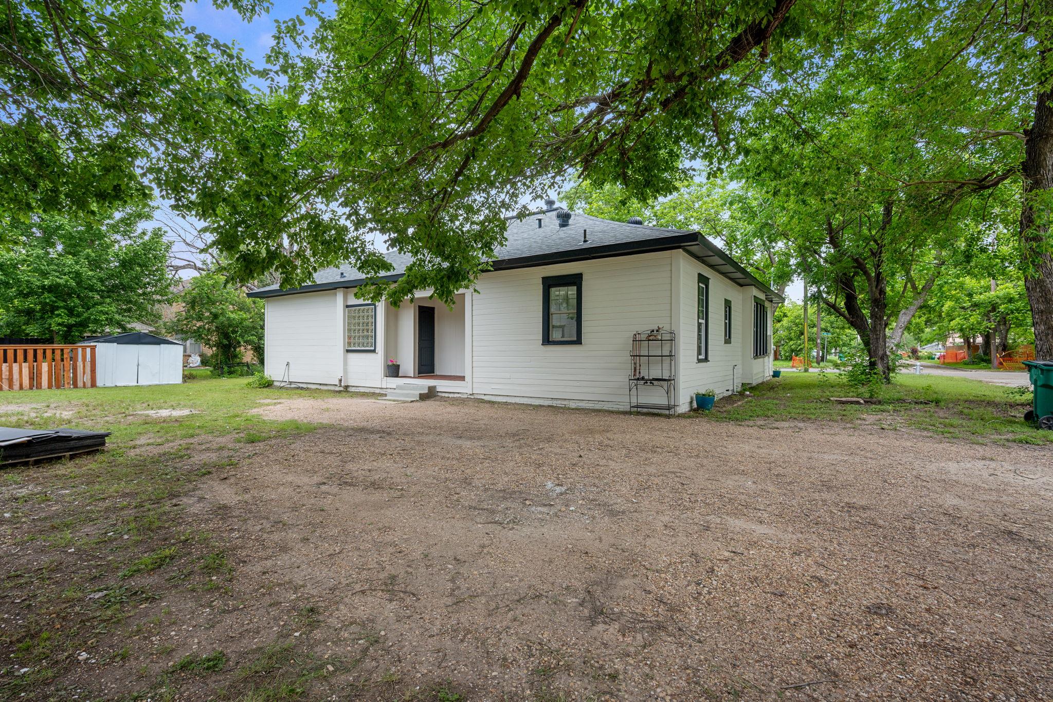 602 E 6th Street Cameron TX 76520