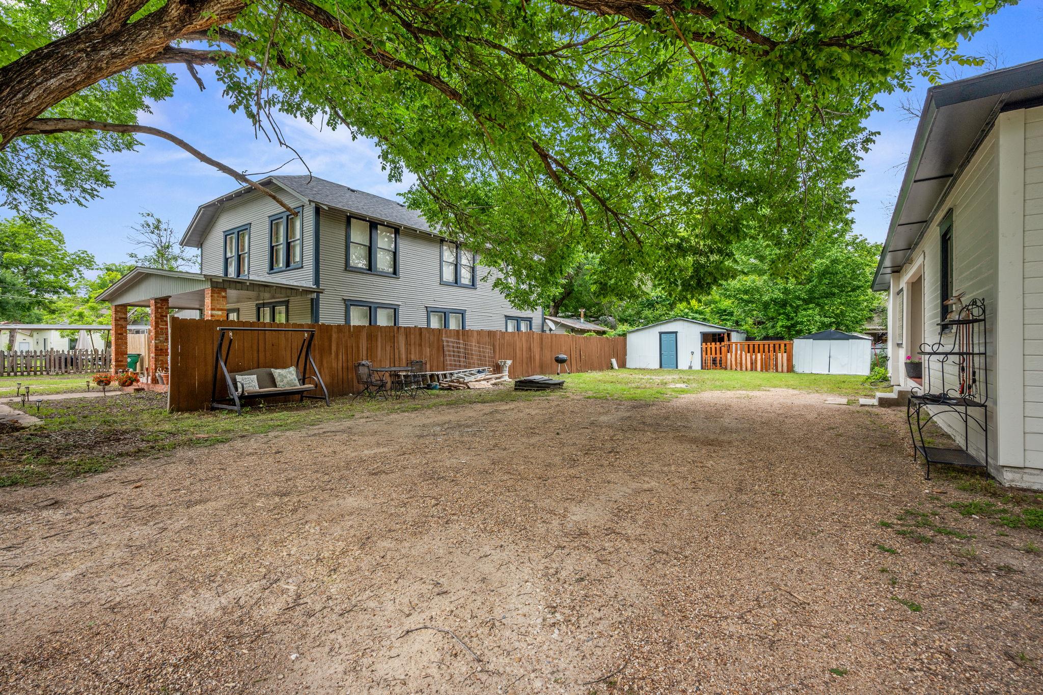 602 E 6th Street Cameron TX 76520