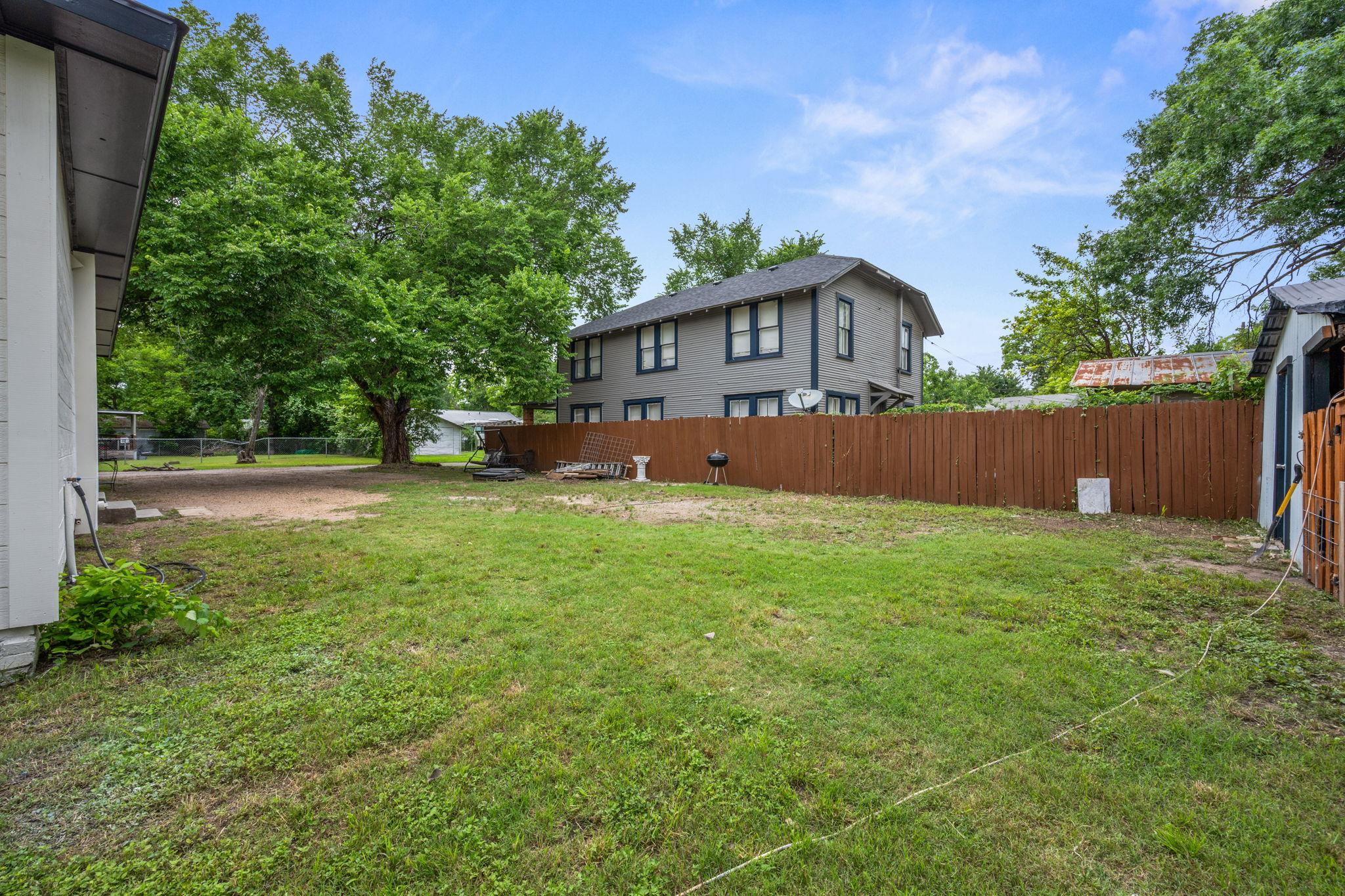 602 E 6th Street Cameron TX 76520