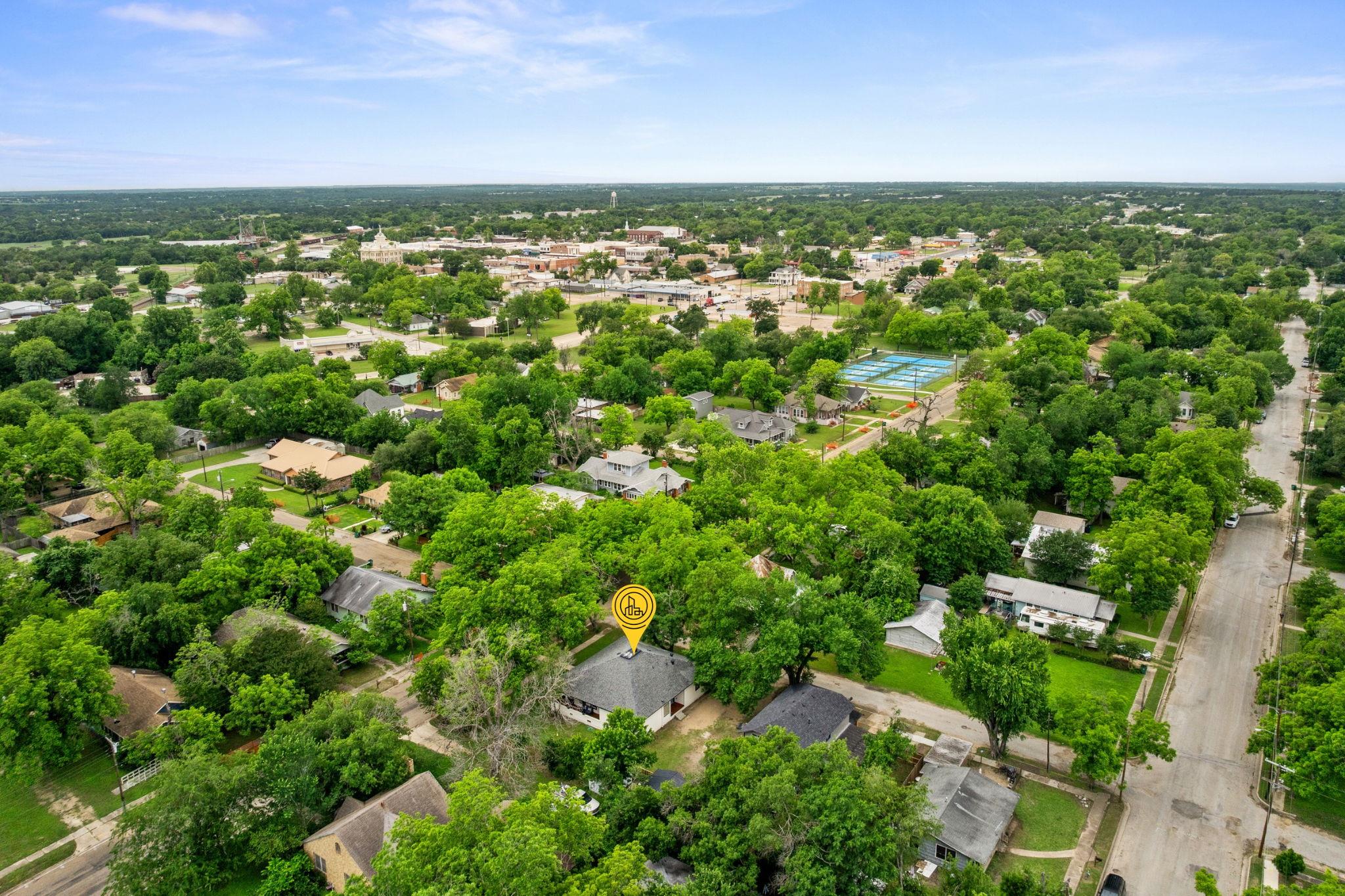 602 E 6th Street Cameron TX 76520