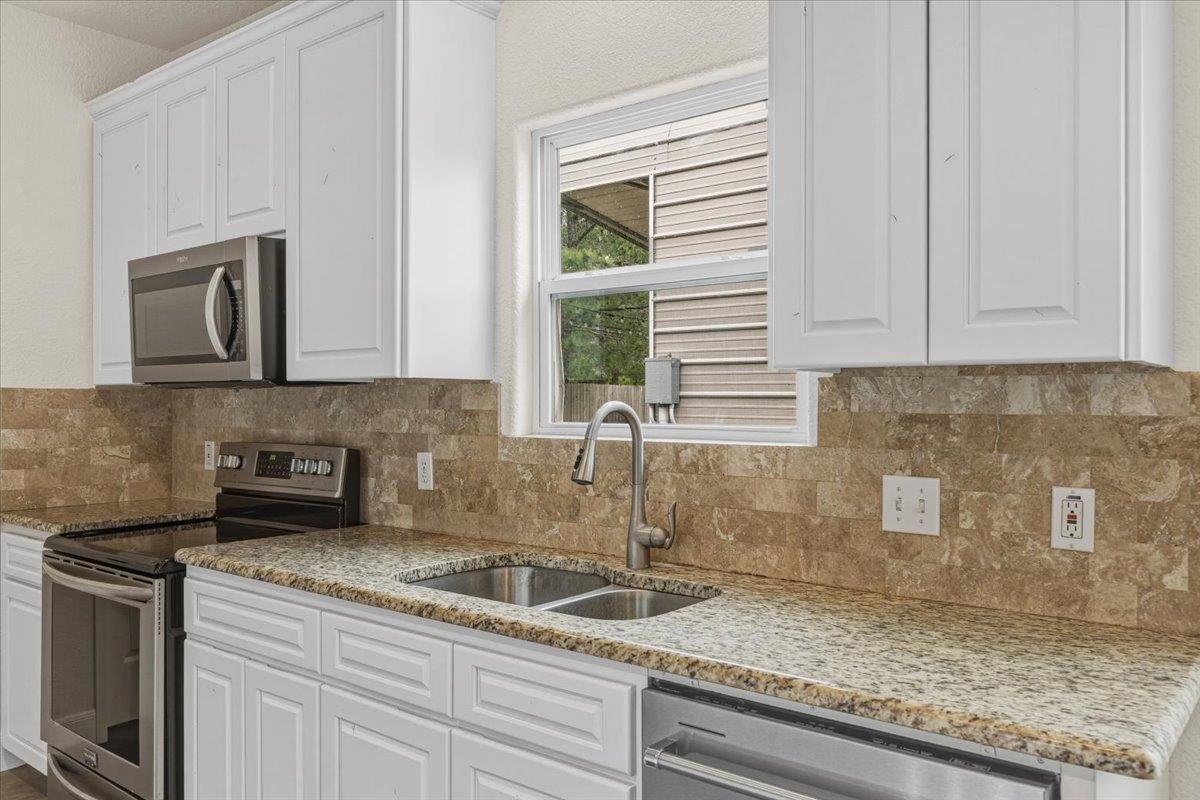 207 Cardinal Loop Paige TX 78659