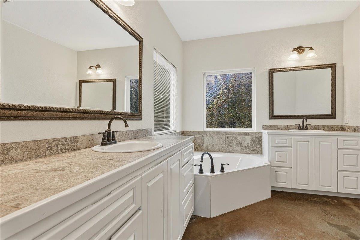 207 Cardinal Loop Paige TX 78659