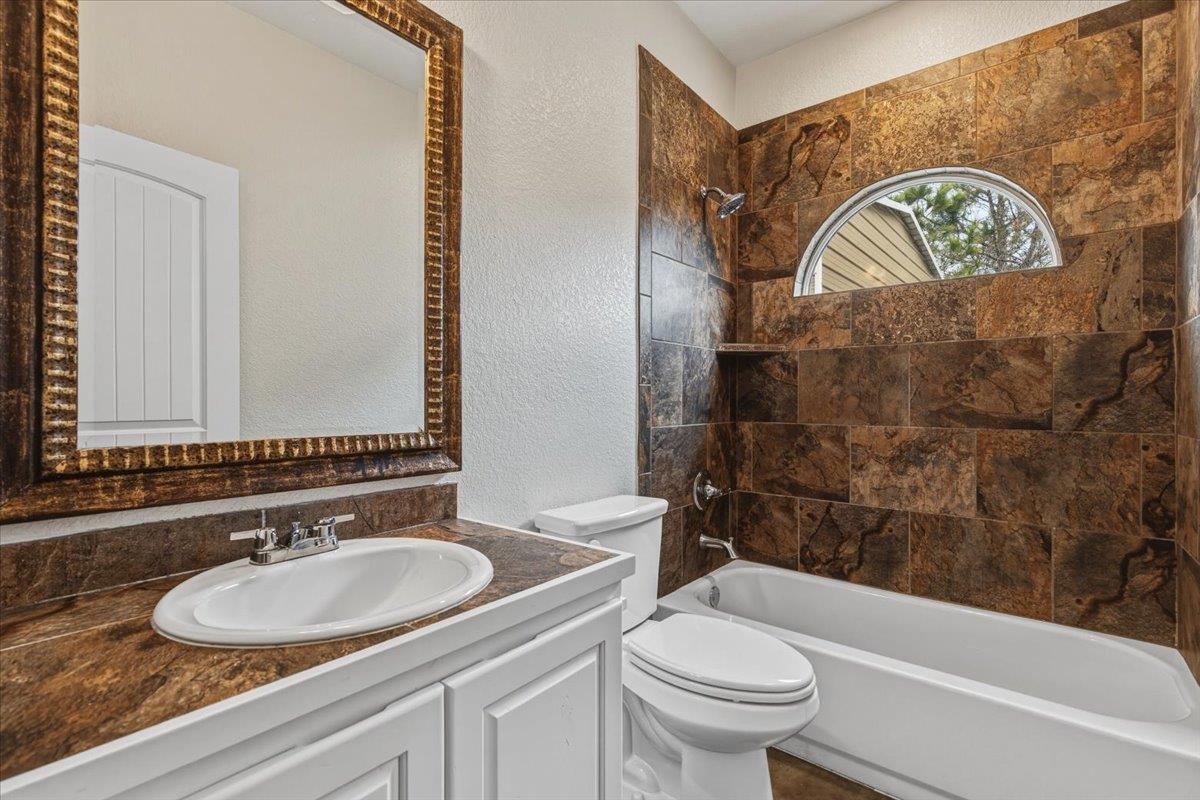 207 Cardinal Loop Paige TX 78659