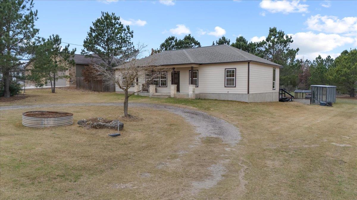 207 Cardinal Loop Paige TX 78659