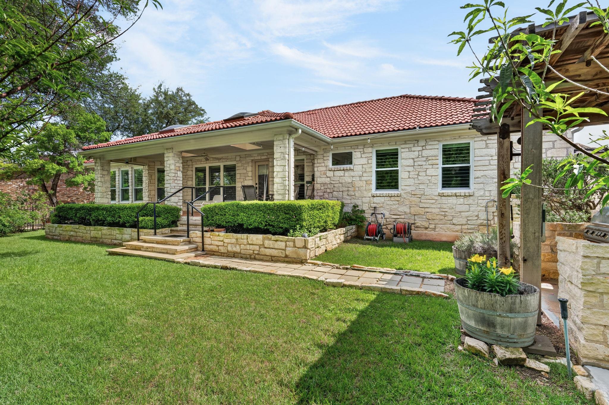17 Stillmeadow Drive The Hills TX 78738