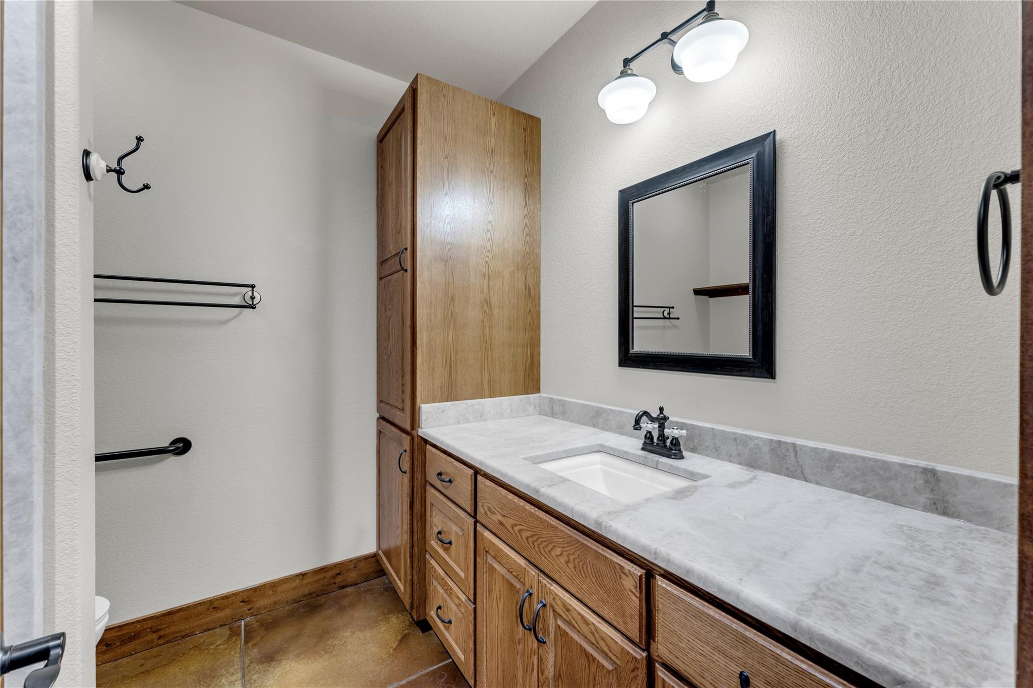 5020 County Road 252 Bertram TX 78605