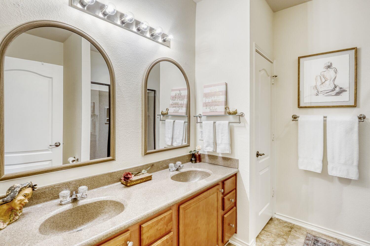 5805 Alomar Cove Del Valle TX 78617