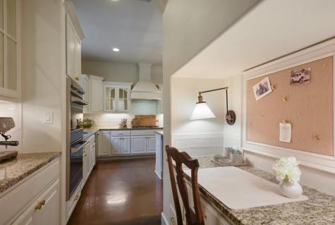 303 Rolling Green Drive Lakeway TX 78734
