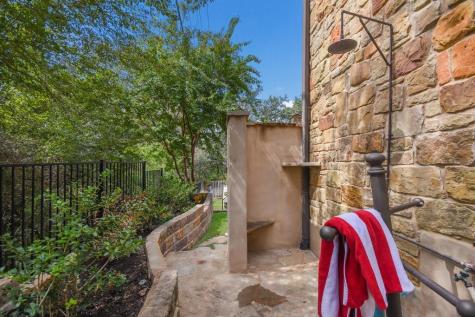 303 Rolling Green Drive Lakeway TX 78734
