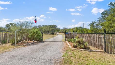 2631 N Us Highway 281 Johnson City TX 78636