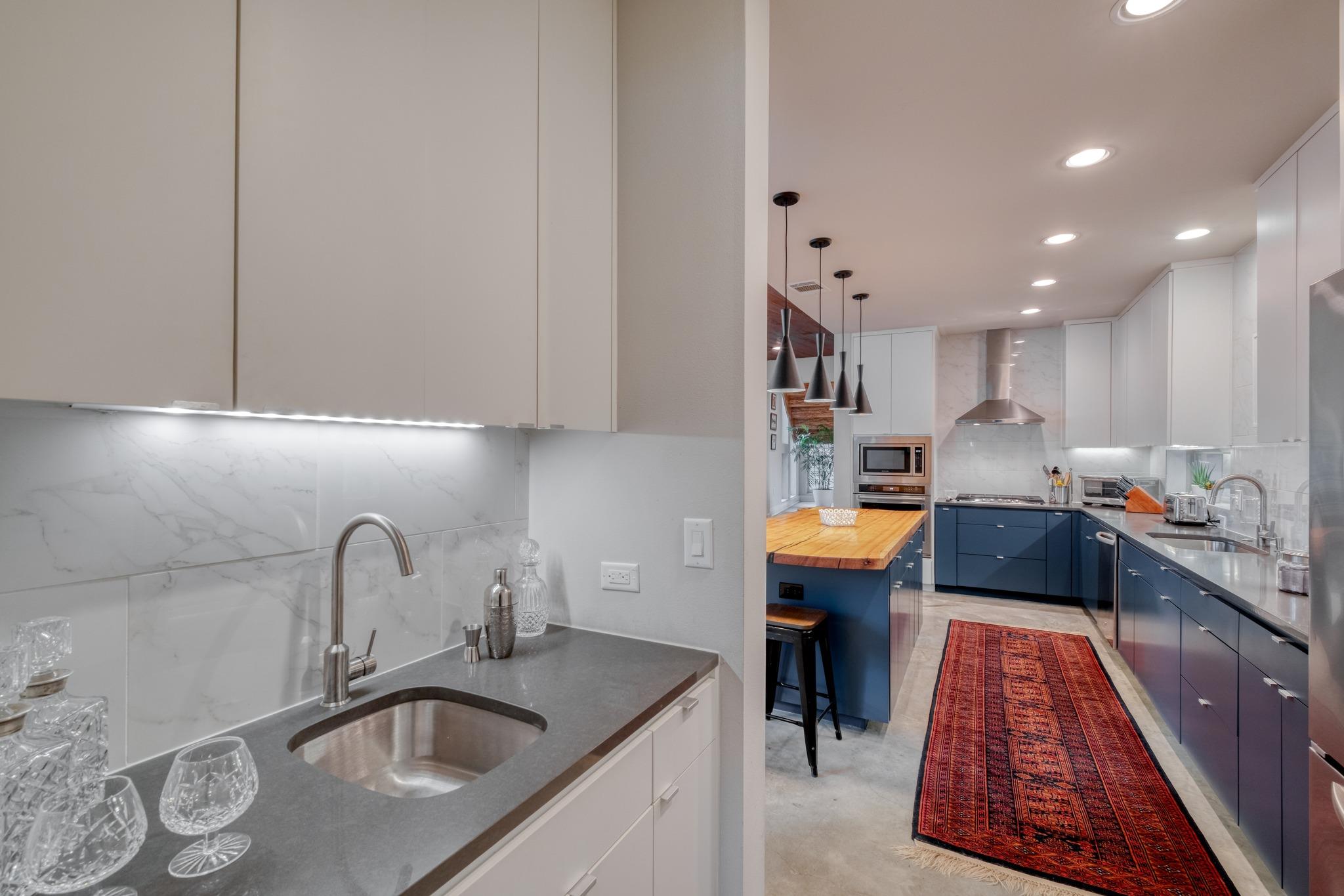 209 El Paso Street Austin TX 78704