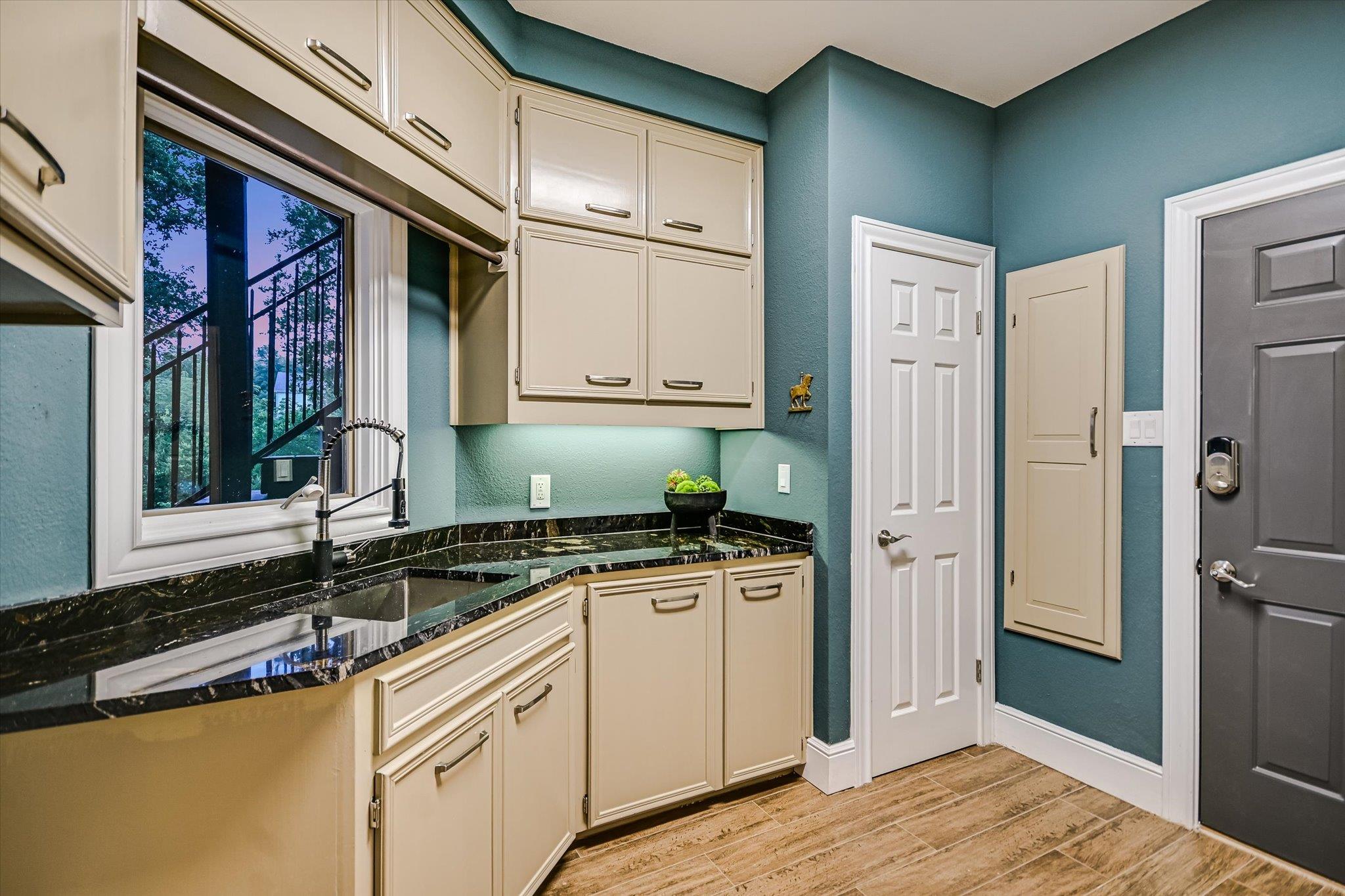 10202 Lockerbie Court Austin TX 78750