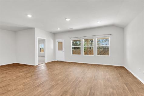 238 Sickle Loop Uhland TX 78640
