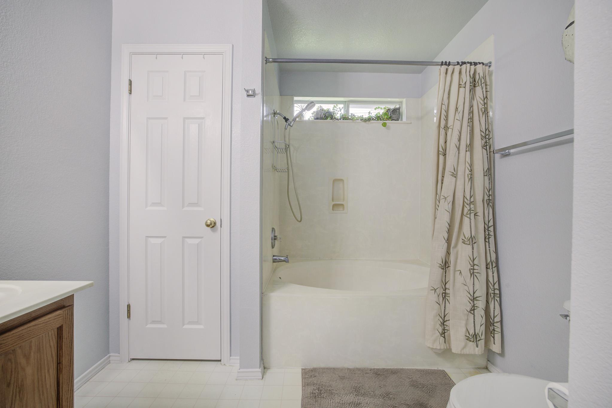 202 Mccarthur Drive Leander TX 78641