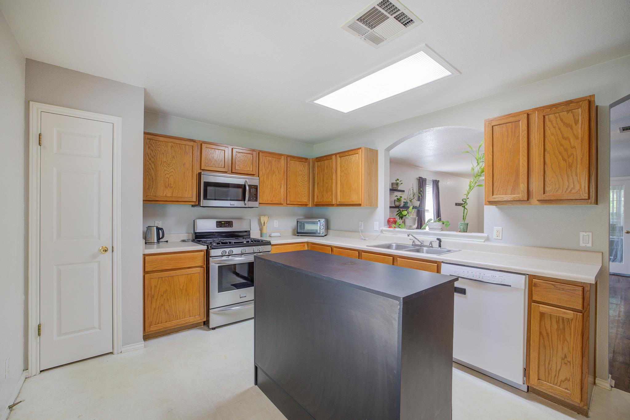 202 Mccarthur Drive Leander TX 78641