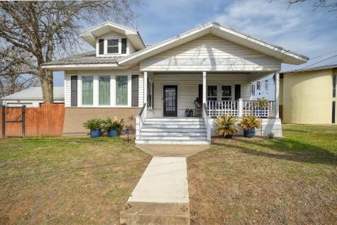 338 W Crockett Street La Grange TX 78945