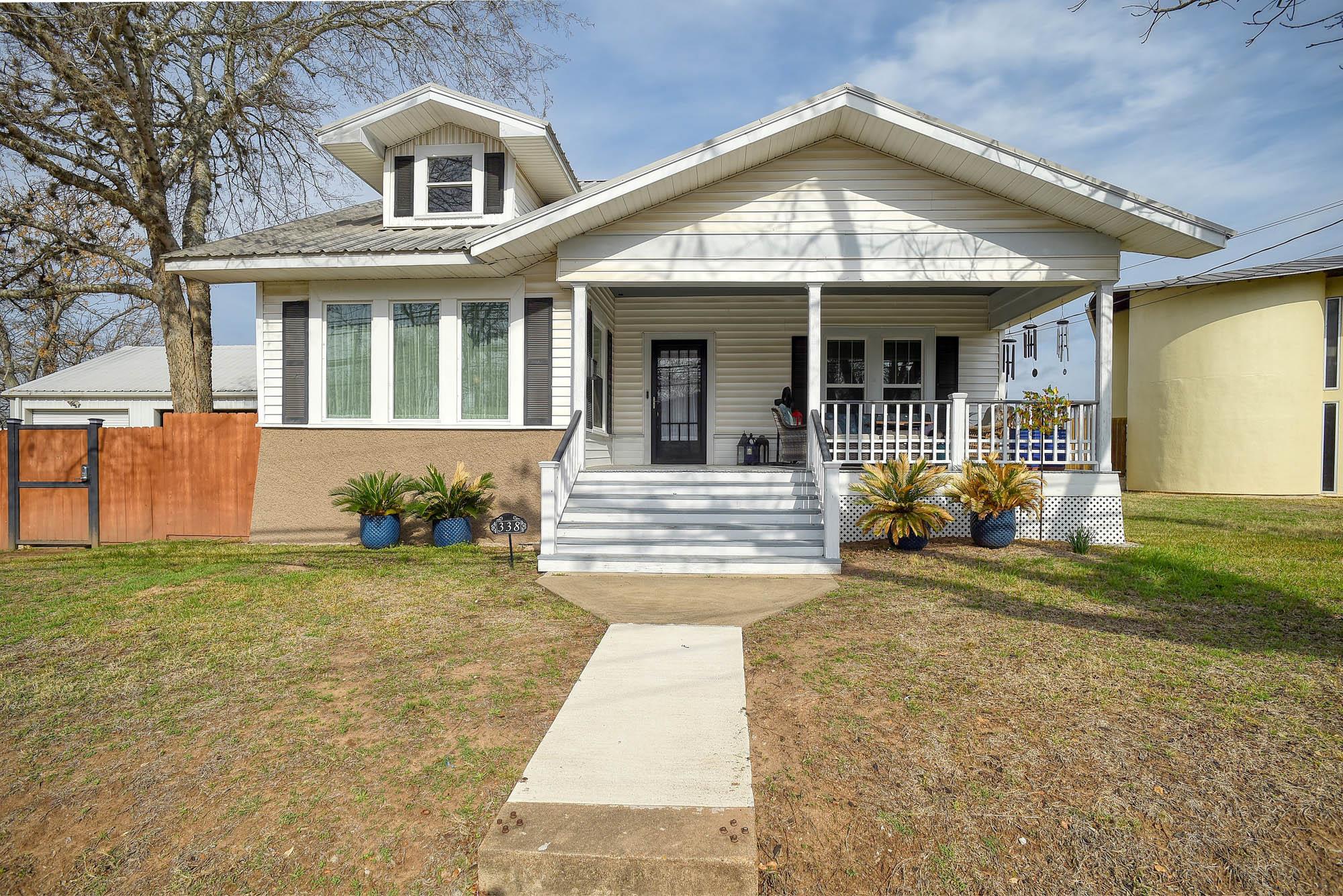 338 W Crockett Street La Grange TX 78945