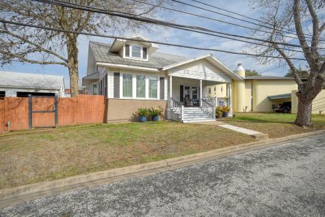 338 W Crockett Street La Grange TX 78945