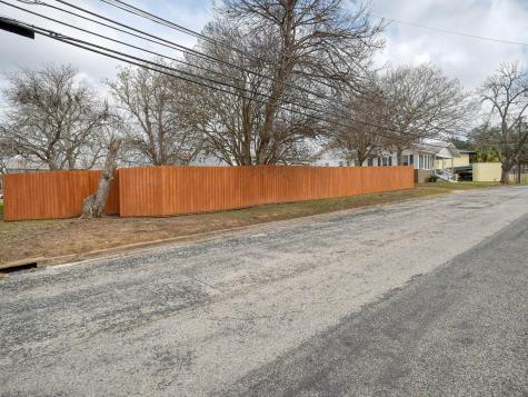 338 W Crockett Street La Grange TX 78945