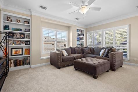 4 Hightrail Way The Hills TX 78738