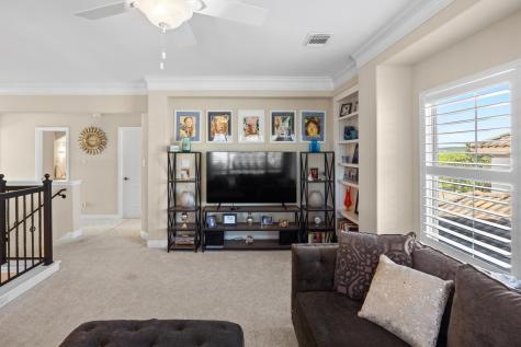 4 Hightrail Way The Hills TX 78738