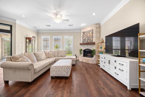 4 Hightrail Way The Hills TX 78738