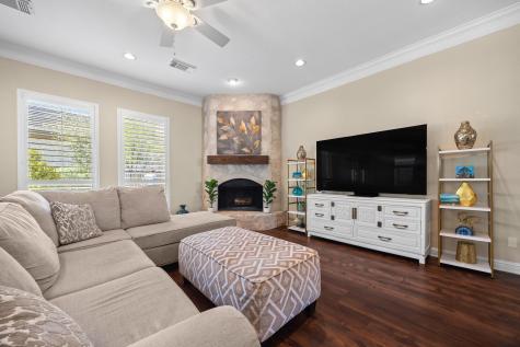 4 Hightrail Way The Hills TX 78738