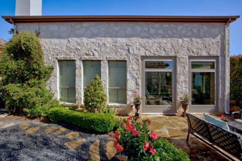 4 Hightrail Way The Hills TX 78738