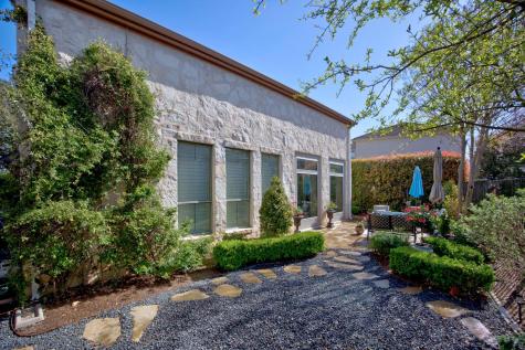 4 Hightrail Way The Hills TX 78738