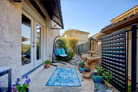 4 Hightrail Way The Hills TX 78738