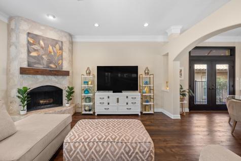 4 Hightrail Way The Hills TX 78738
