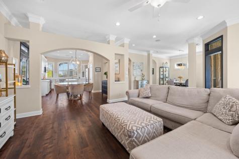 4 Hightrail Way The Hills TX 78738