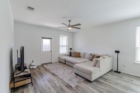 1620 Holly Lake Drive Leander TX 78641