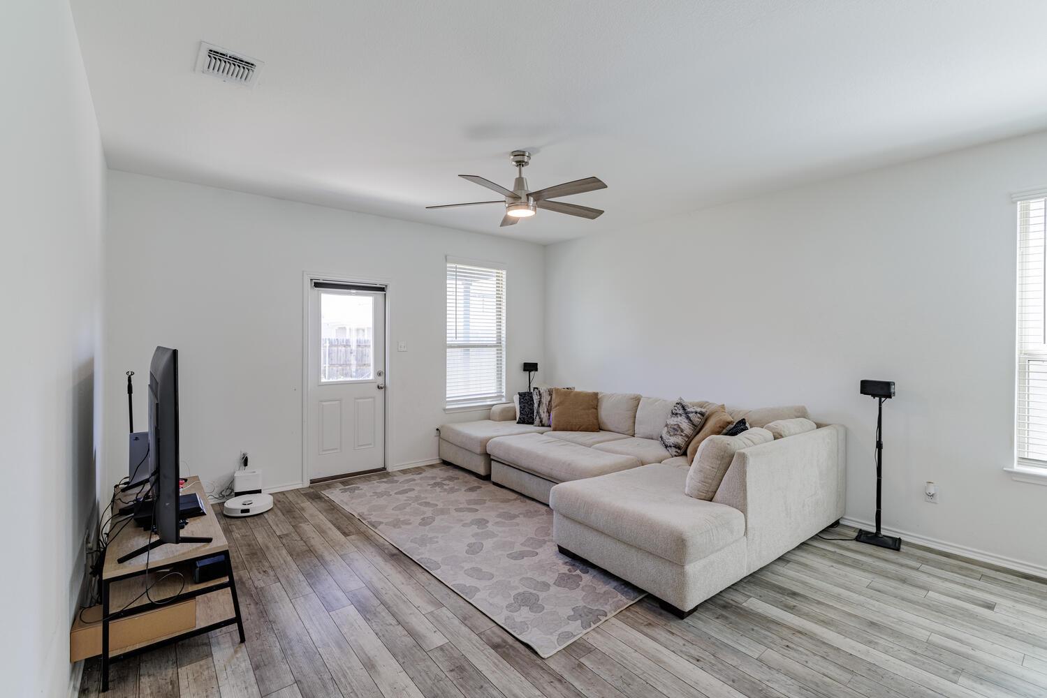 1620 Holly Lake Drive Leander TX 78641